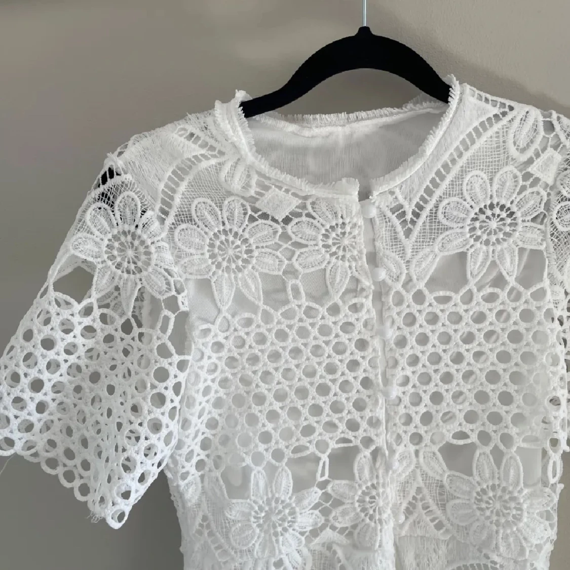 Vit spetsklänning - 90