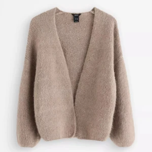 Populär kofta från lindex - Kofta från Lindex, färgen är beige/ljus brun. Ej nopprig, använd ett fåtal gånger! 