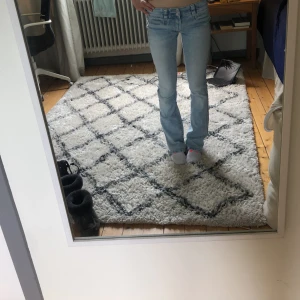 Ljusblå bootcut jeans - Säljer dessa jättefina ljusblå jeans utan fickor. Ascoola och perfekt färg till sommaren! 