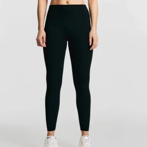 Svarta träningsleggings - Svarta träningstajts från hm i modellen softmove! Supersköna och helt oanvända💘