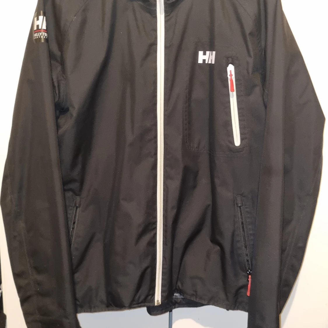 Svart vindjacka från Helly Hansen
