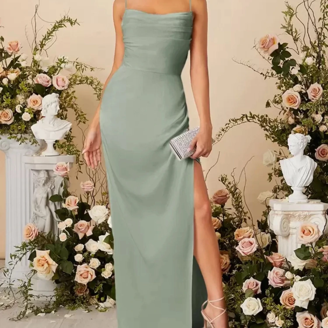 Ljusgrön långklänning med slits - 1