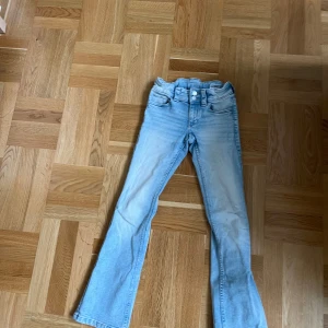 Jeans  - Jeans från h&m fickor på rumpan bootcut