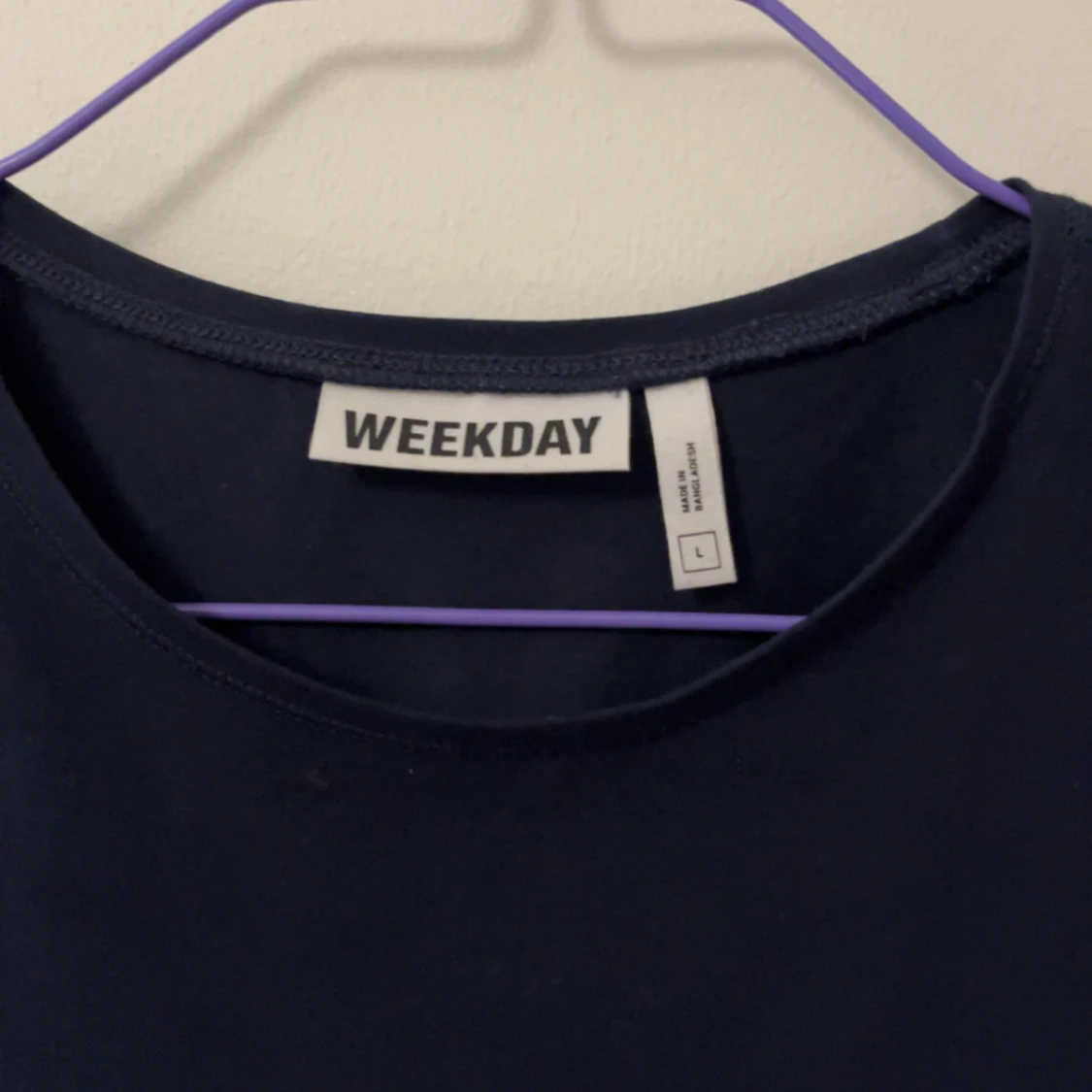 Marinblå Tshirt från weekday  - 90