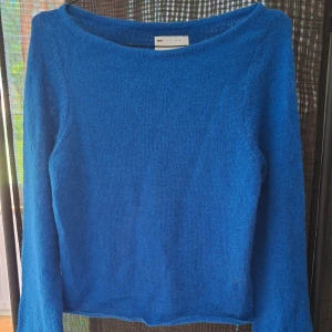 Blå stickad tröja från asos - Snygg stickad oanvänd tröja, storlek s. Kort med långa armar. 