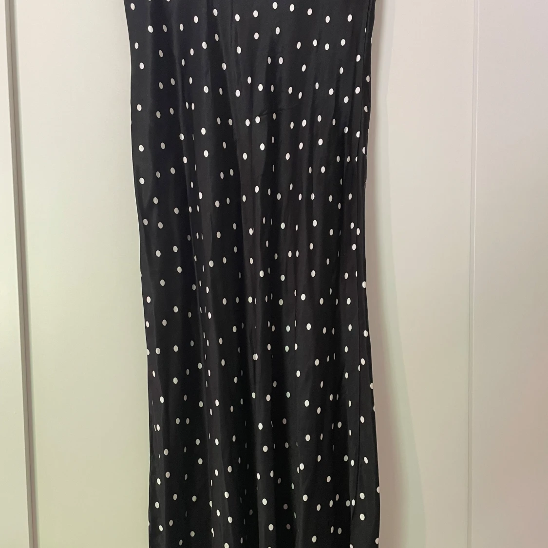 Svart prickig långkjol - 1