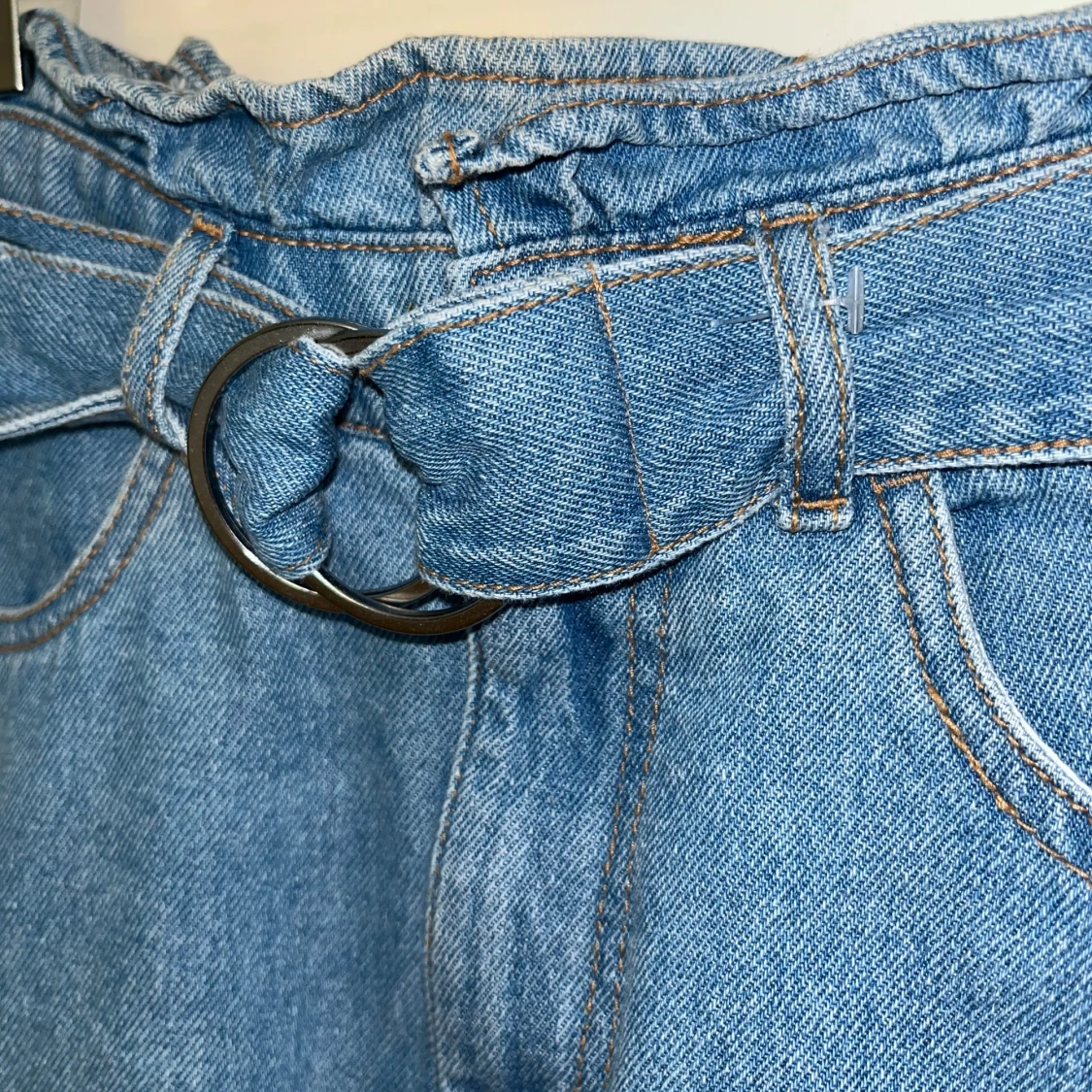 Blå jeanskjol med bälte - 1