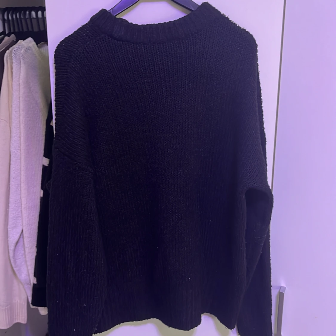 Svart stickad tröja från 157, M - 2