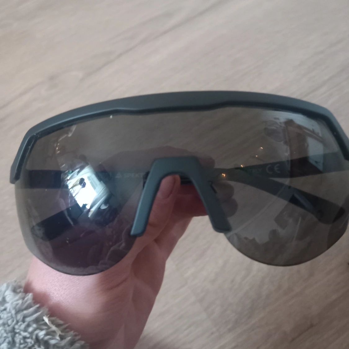 Svarta sportiga solglasögon från BHO - 1