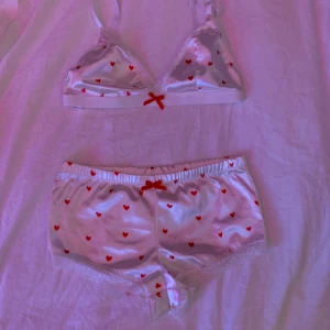 Gulligt pyjamas sett💕 - Jättefint pyjamas sett😍 storlek M, men passar även S💕