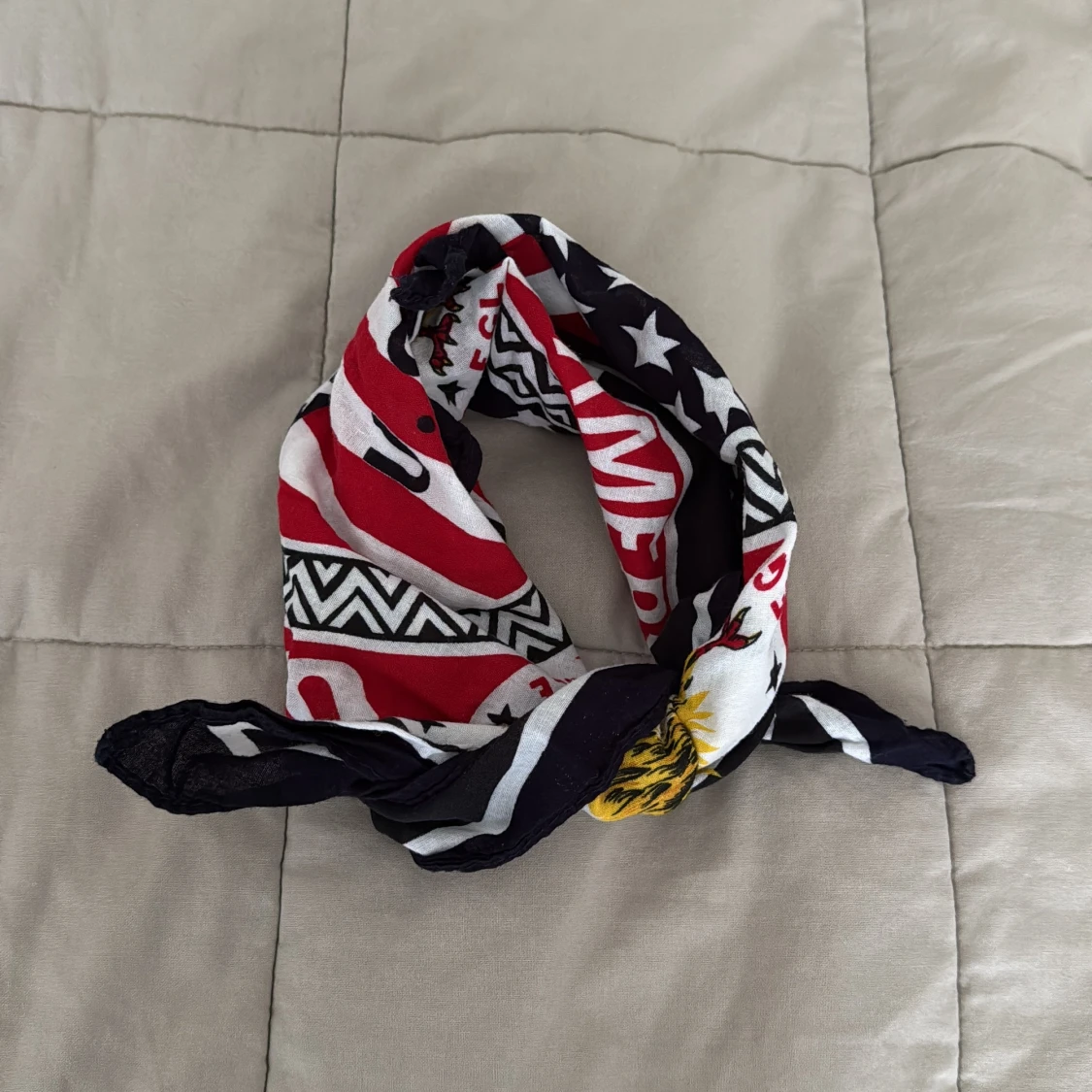 Svart och röd scarf med USA-motiv - 2