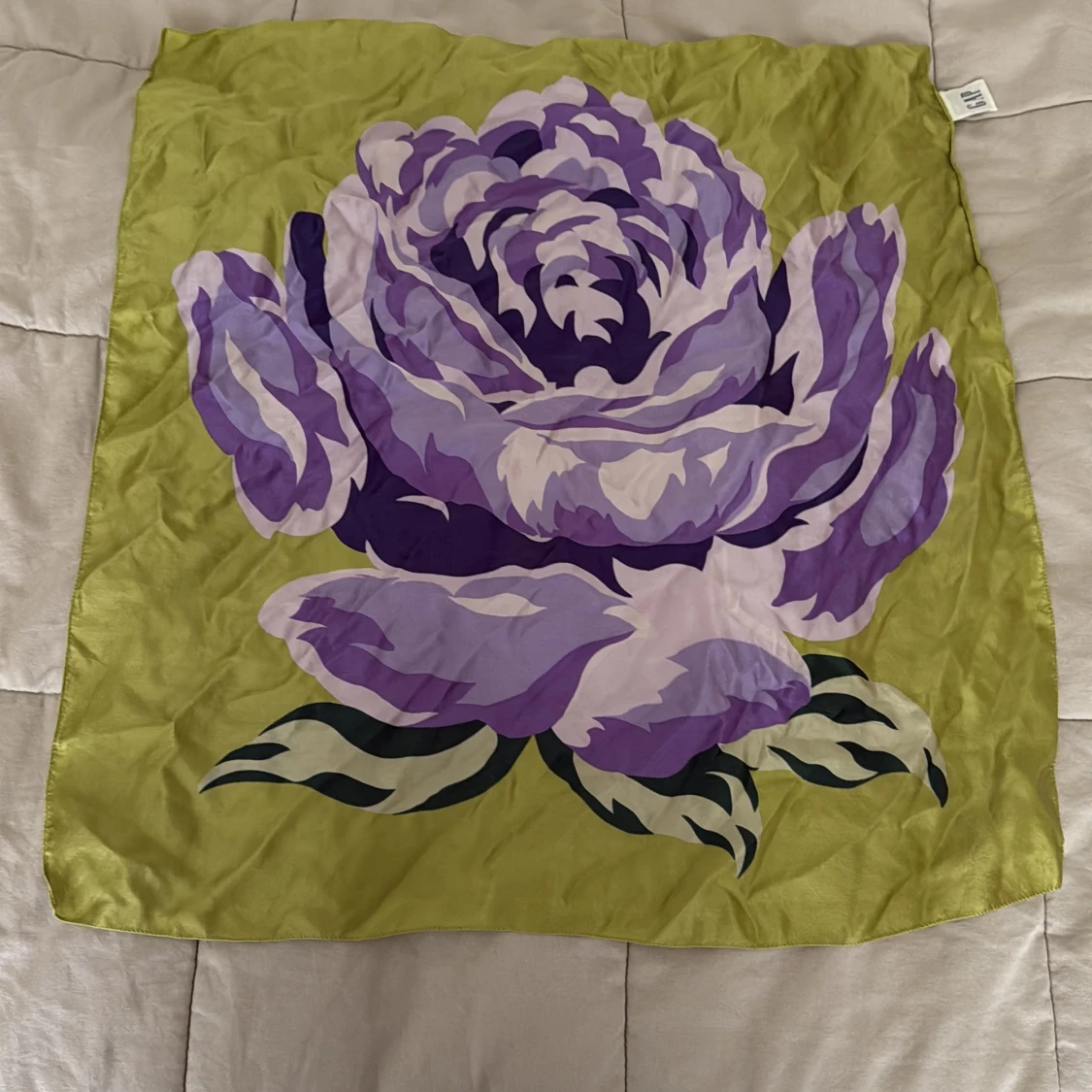 Blommig sidenscarf från GAP - 2