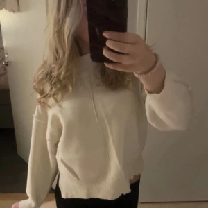 Zara  - Långärmad tröja ifrån zara , säljer då den ej kommer till användning
