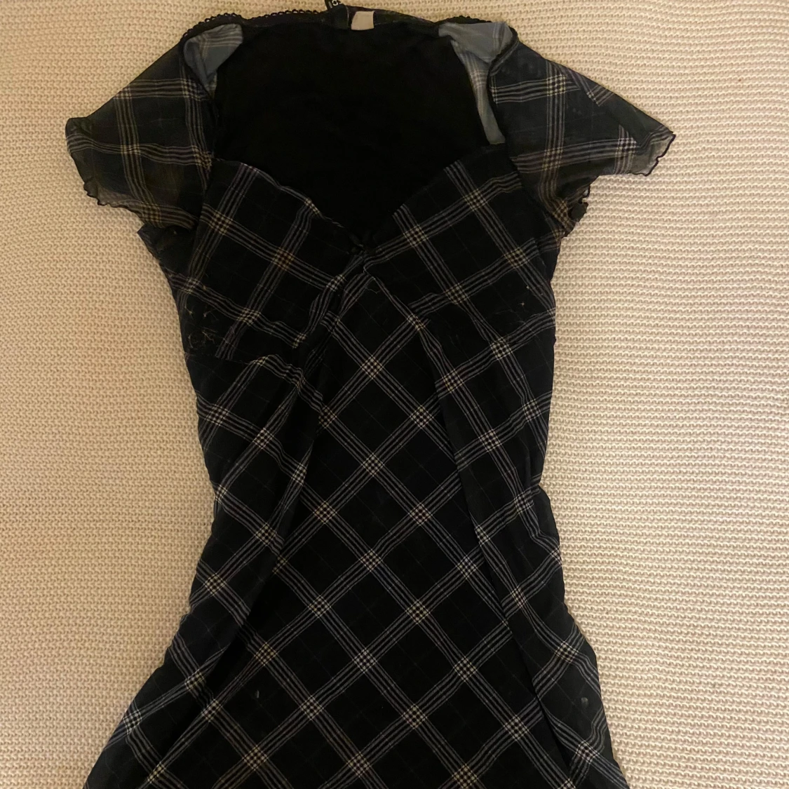 Svart rutig kortklänning med mesh - 3