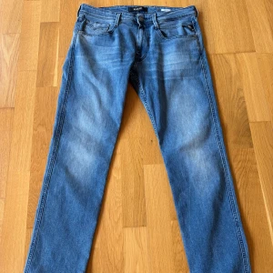 Replay Anbass Jeans - Replay Anbass Jeans - Skick 10/10 - Storlek W33/L32 - Pris kan disktuteras vid snabb affär 🤩