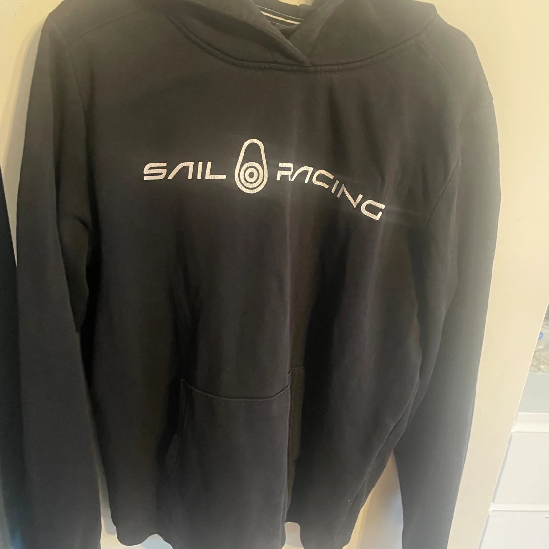 Svart sail racing hoodie 
