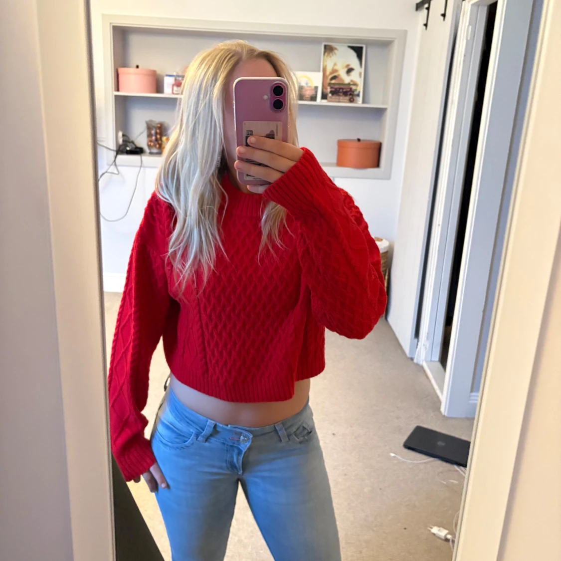 Röd croppad stickad tröja