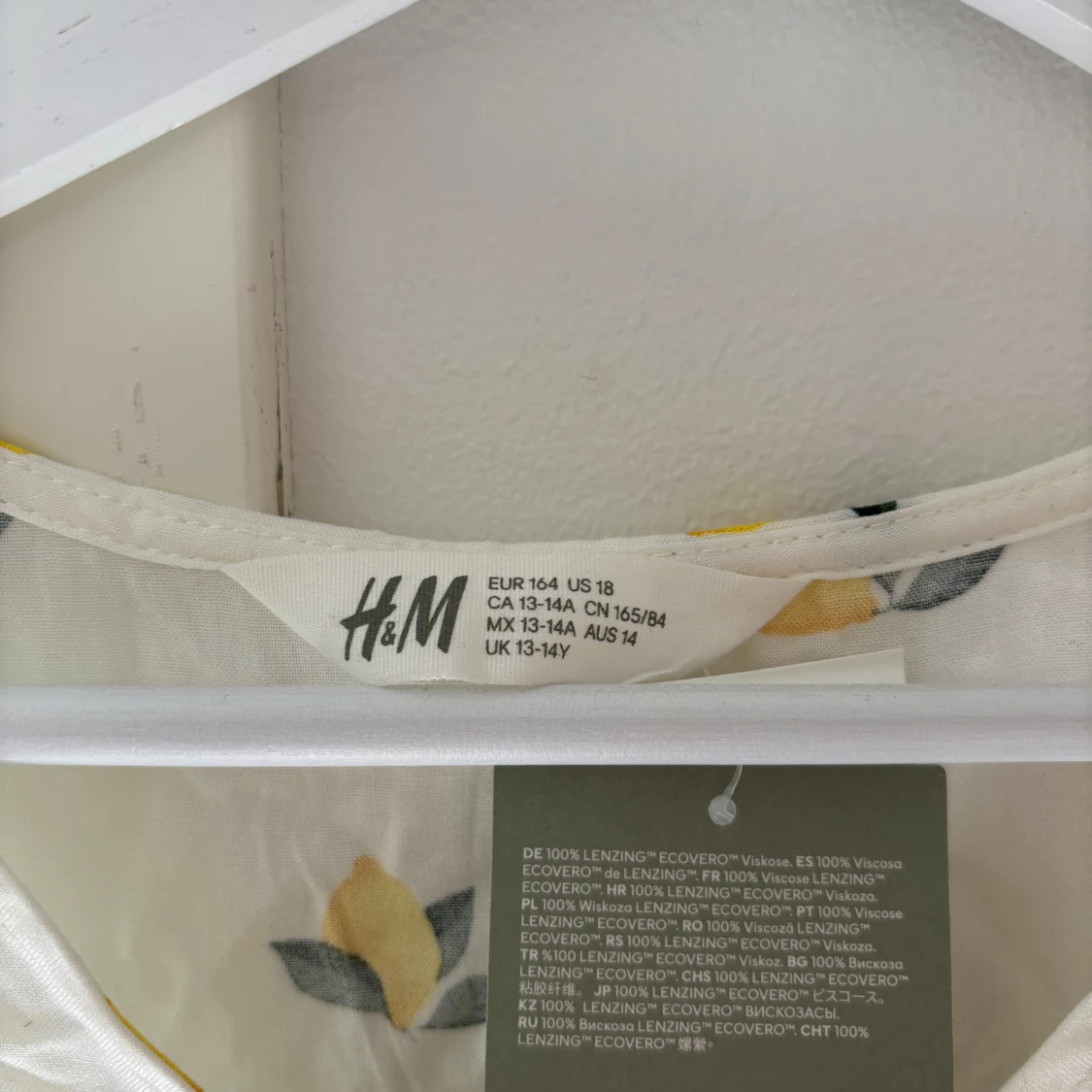 Vit klänning med citronmönster från H&M - 2