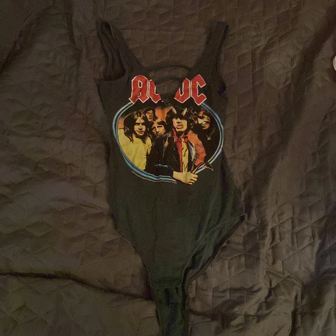 Svart AC/DC bodysuit med tryck