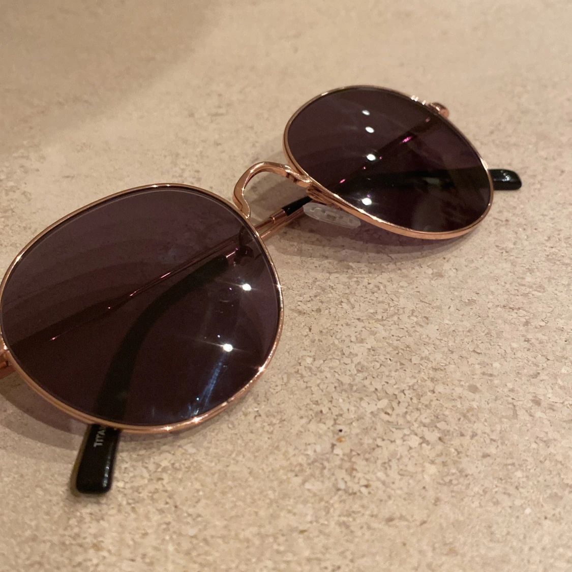 Runda solglasögon Oscar Wylee rosegold 