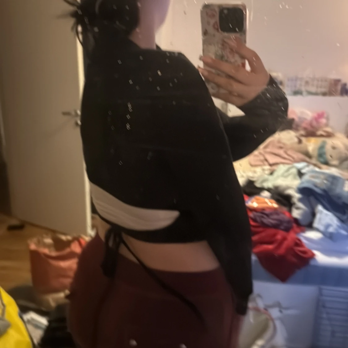 Svart croppad långärmad topp från SHEIN - 1