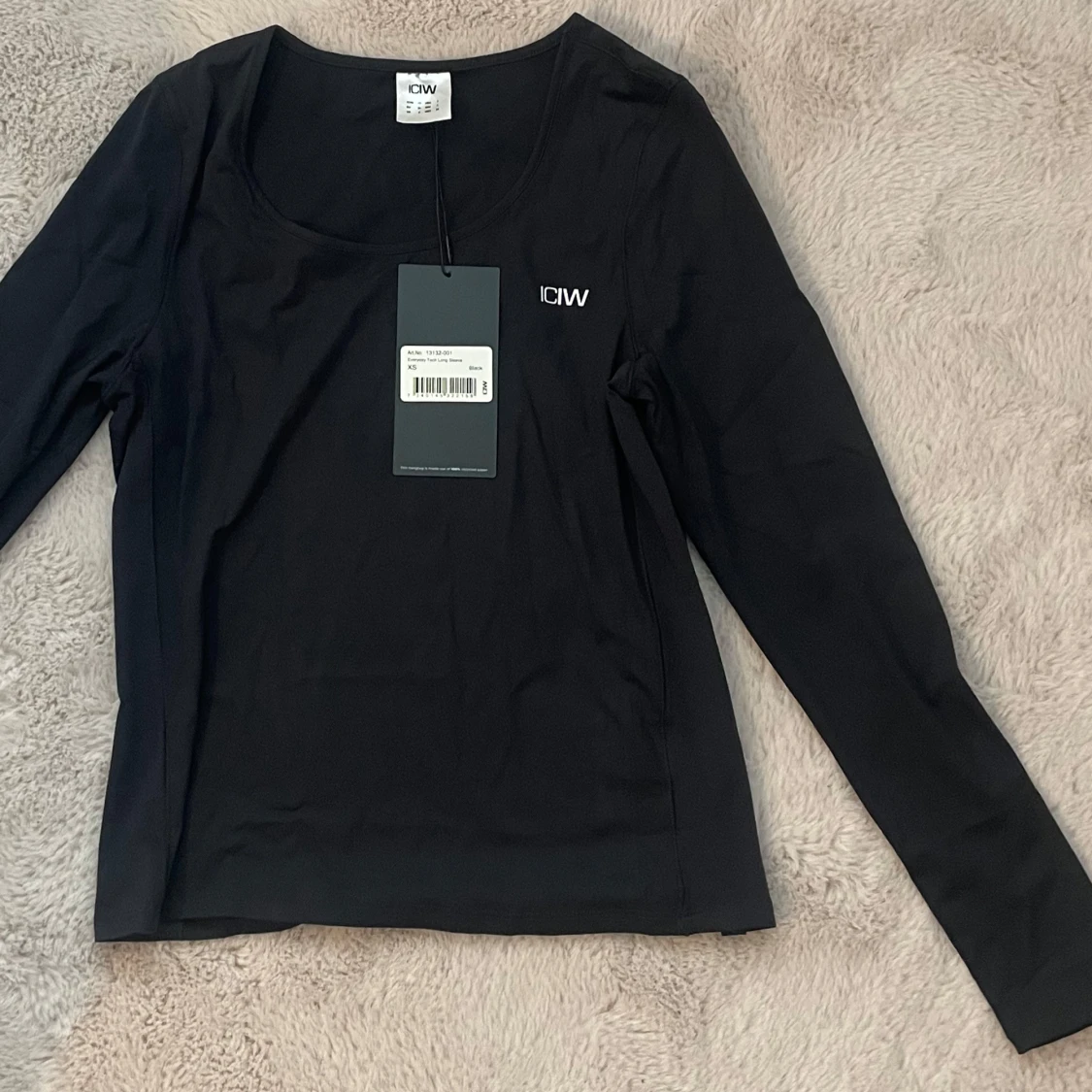 Svart långärmad tröja från ICIW