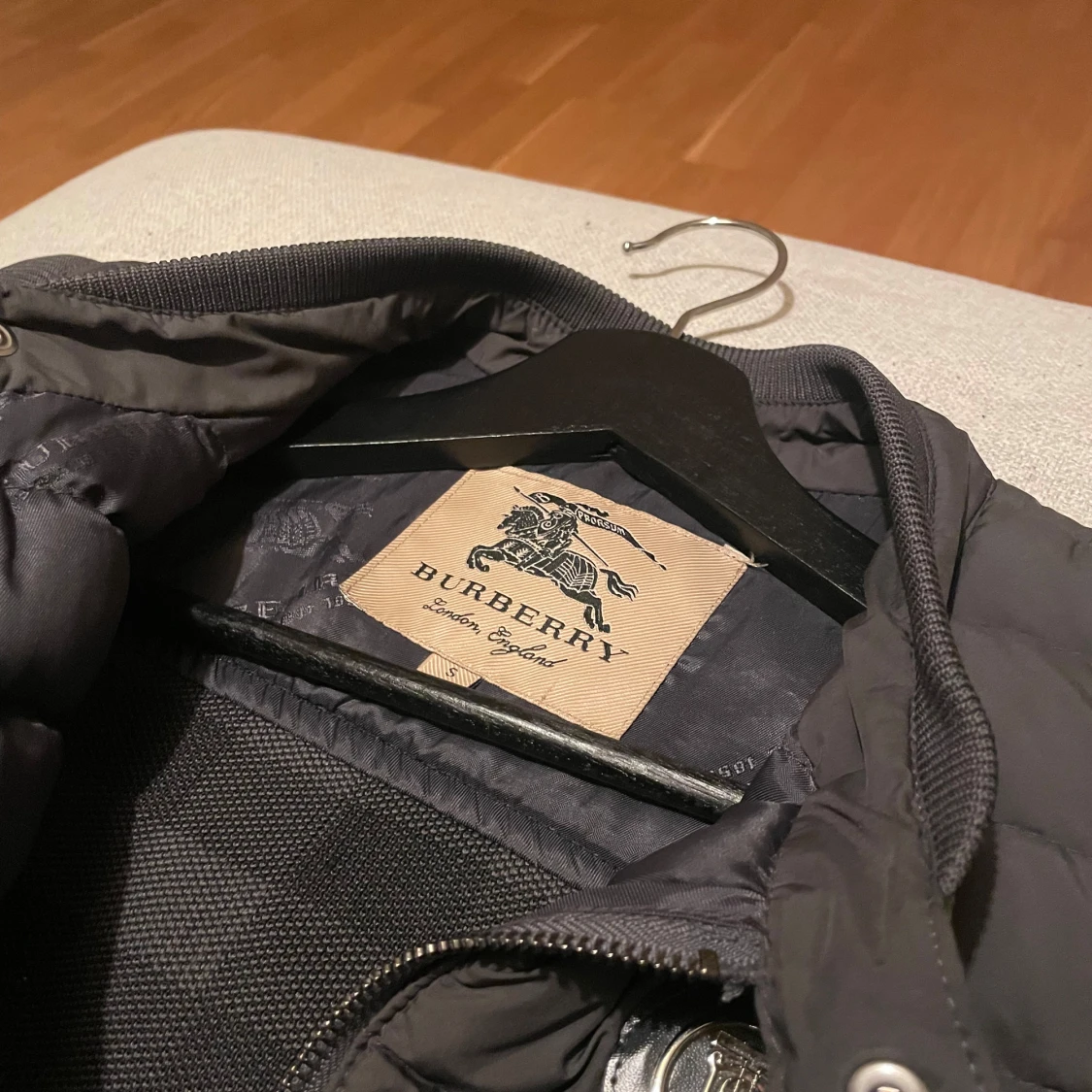 Svart quiltad dunväst från Burberry - 2