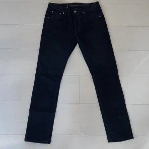Nudie Jeans slim fit - Ett par Nudie Jeans i modellen Lean Dean i storleken 31W 32L dem är som nya passar perfekt för någon med smala ben 