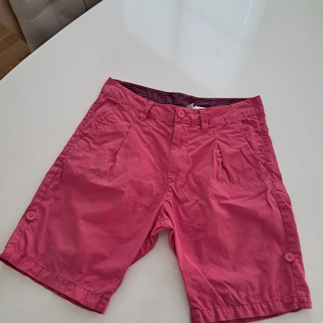 Rosa shorts från Divided, storlek 30