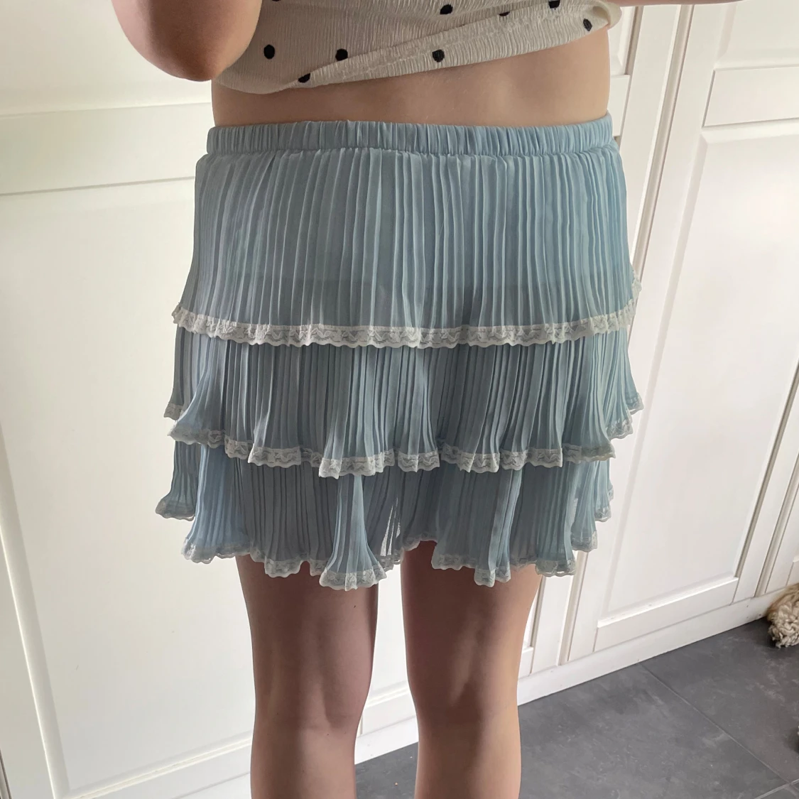 Ljusblå plisserad volangkjol - 2