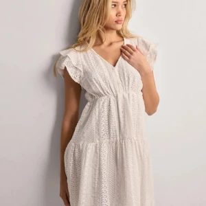 Somrig sommarklänning - Skit söt sommar klänning, orginal pris 530kr. Storlek XS som är slut såld!!!  Pris lapp är frf på!!!