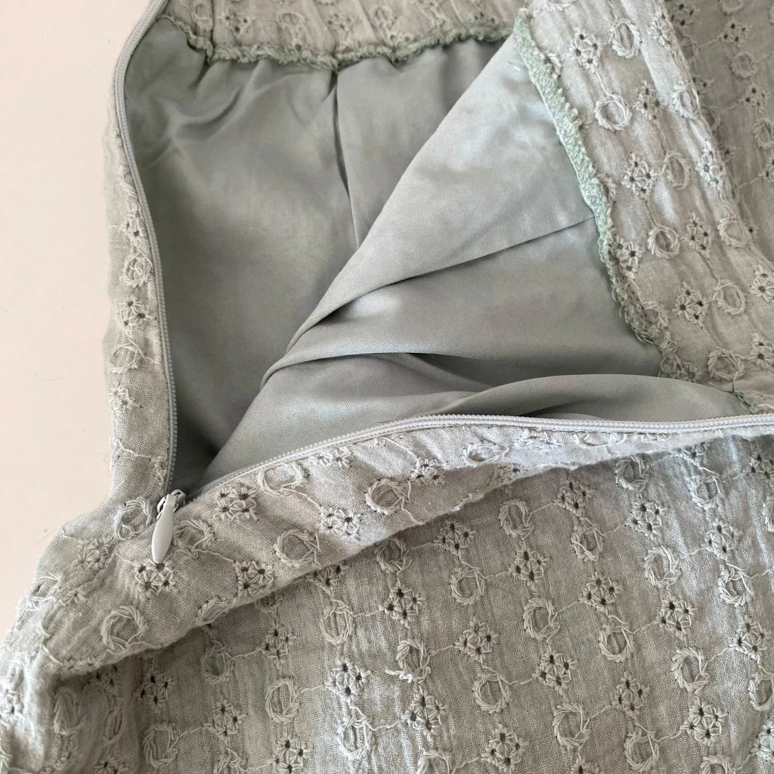 Ljusgrön omlottkjol med broderade detaljer från Simplee🤞🏼💞🤍 - 4