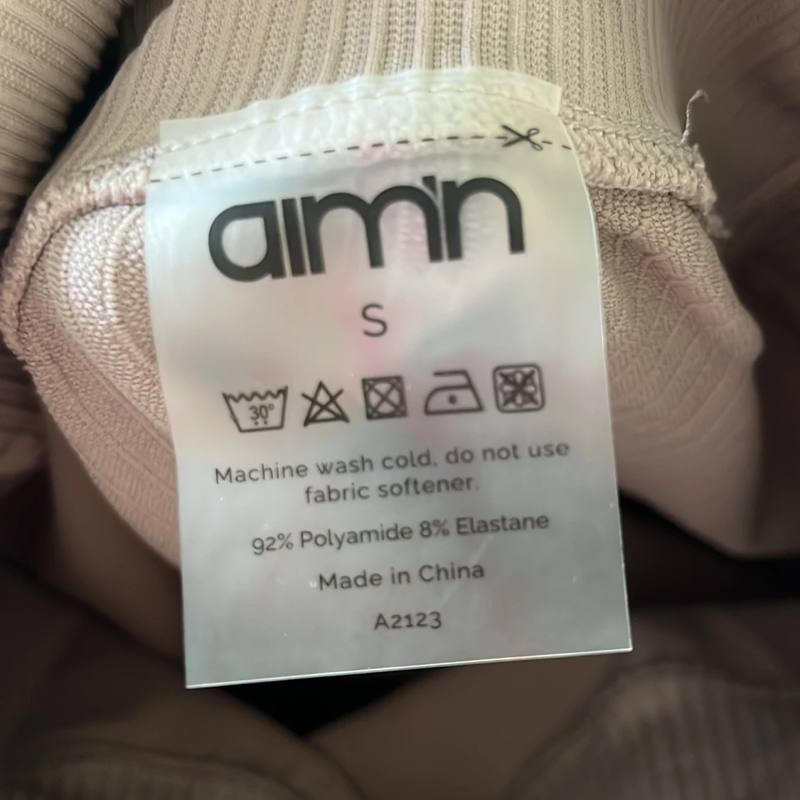 Ribbstickade beige leggings från Aim'n - 1