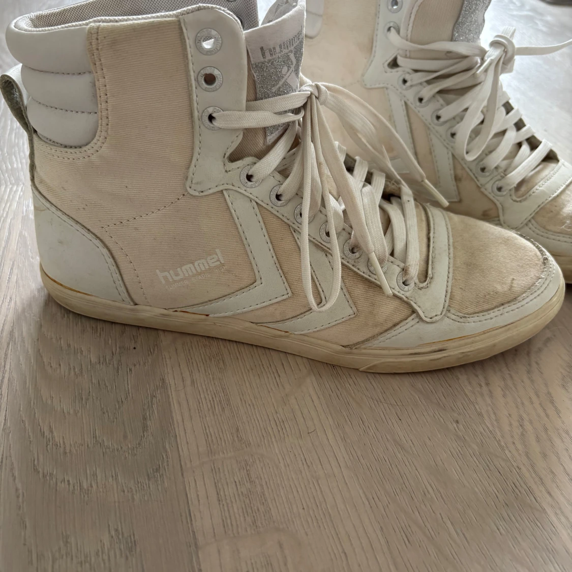 Vita höga sneakers från Hummel - 1