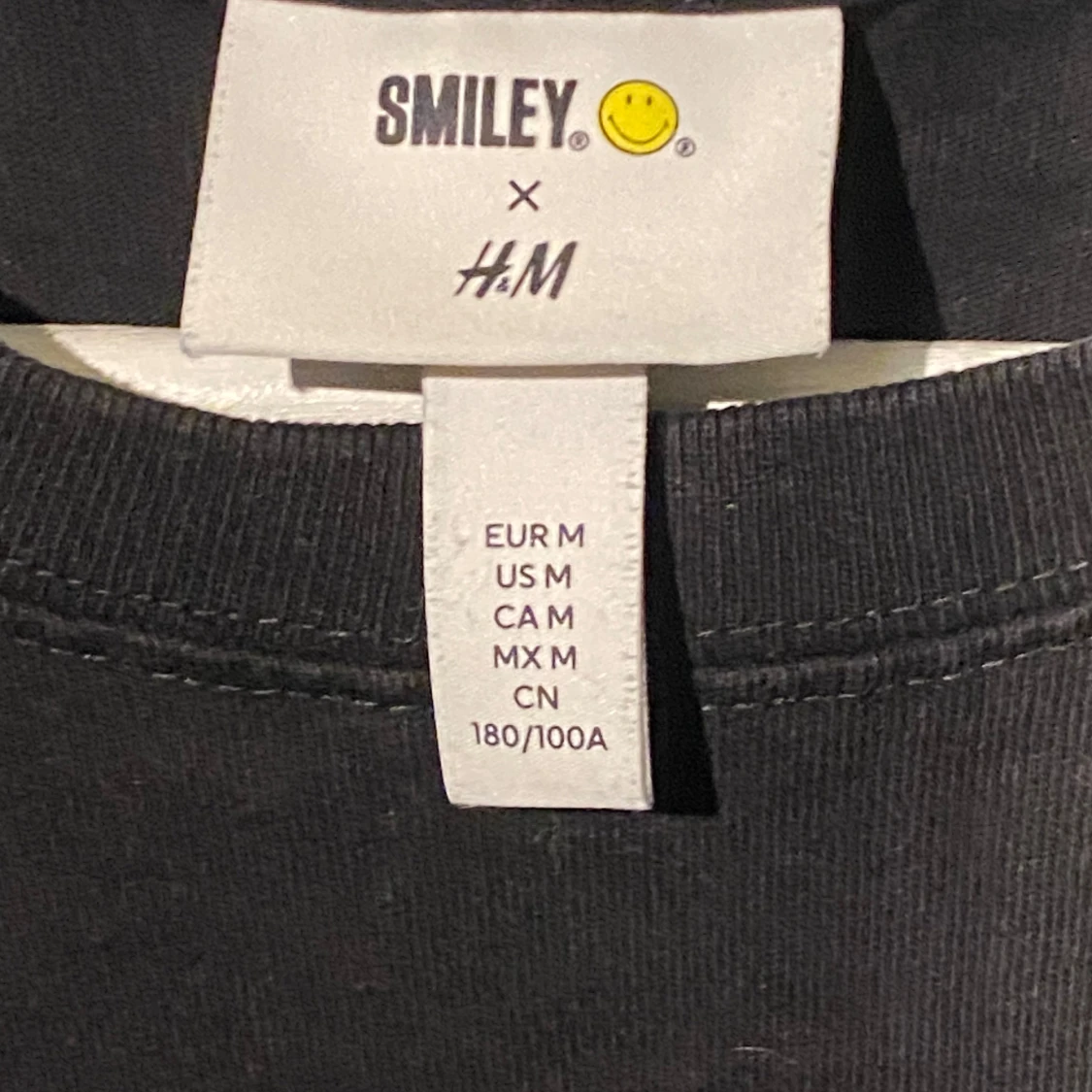 Svart t-shirt med SMILEY-tryck från H&M - 2