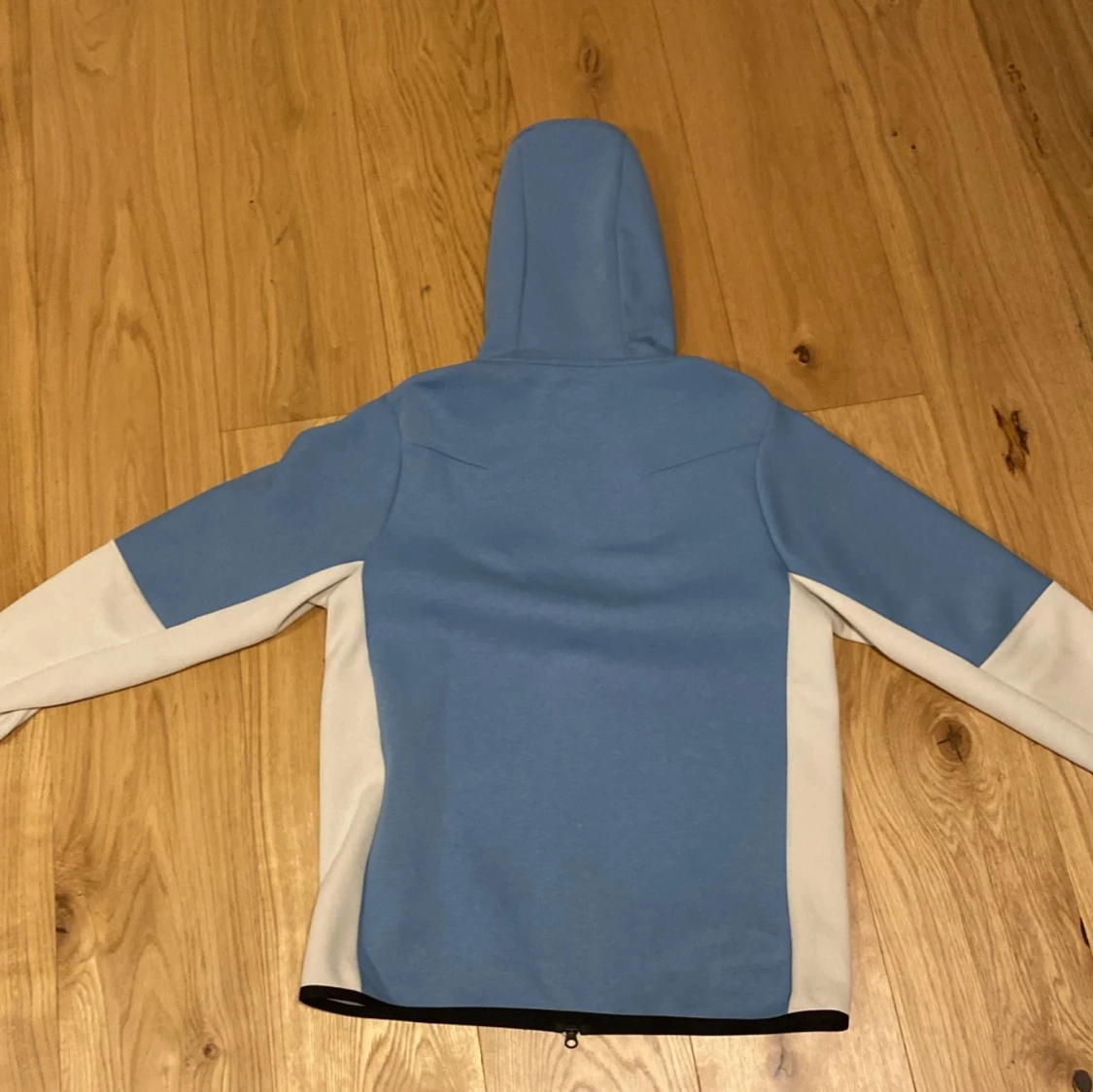 Blå och vit Nike tech fleece - 90