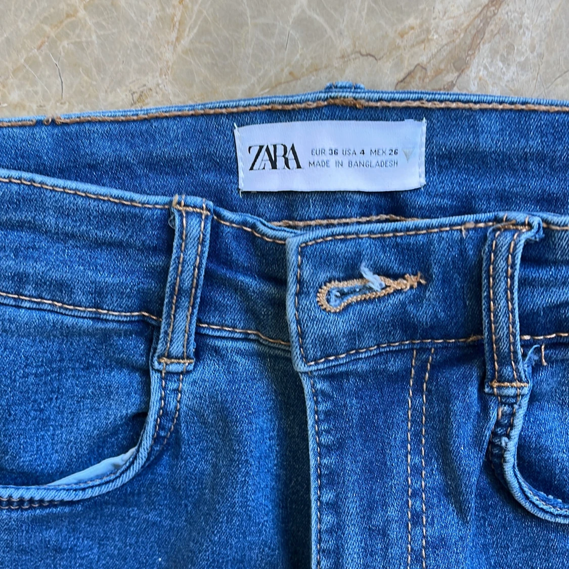 Fem par blå jeans från Gina Tricot och Zara - 2