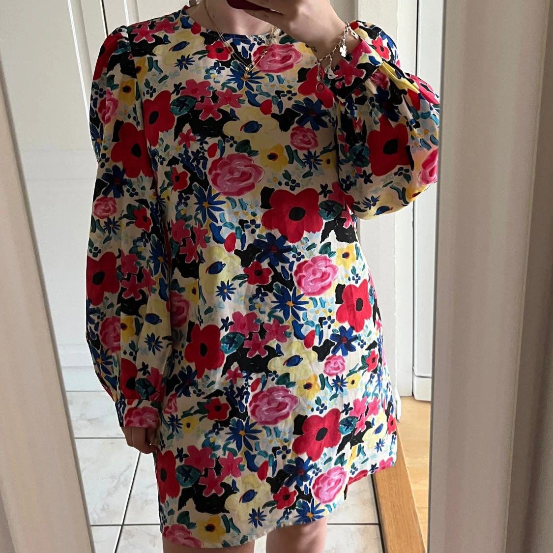 Blommig långärmad klänning från NA-KD - 2