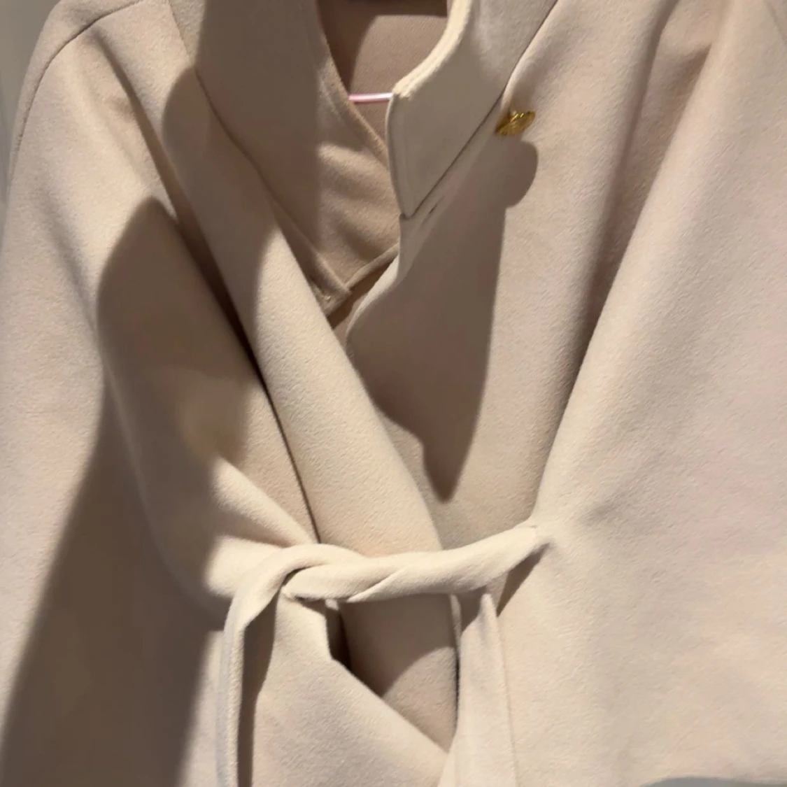 Beige kappa med bälte från Missay - 2