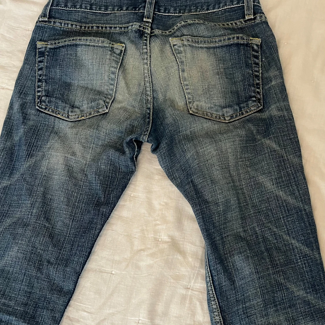 Jättesnygga blåa low waist bootcut jeans🌸 - 1