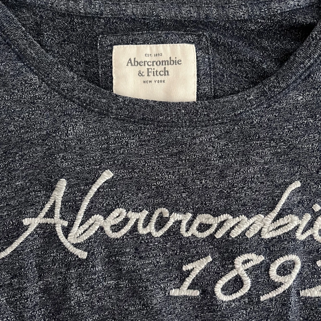 Mörkblå långärmad tröja från Abercrombie & Fitch - 2
