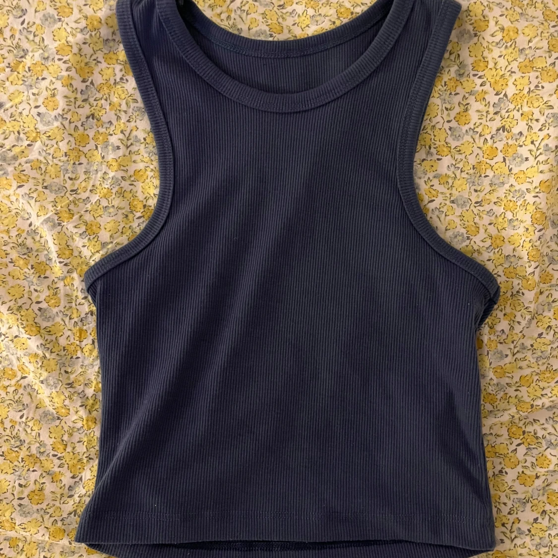 Mörkblå ribbad linnetopp