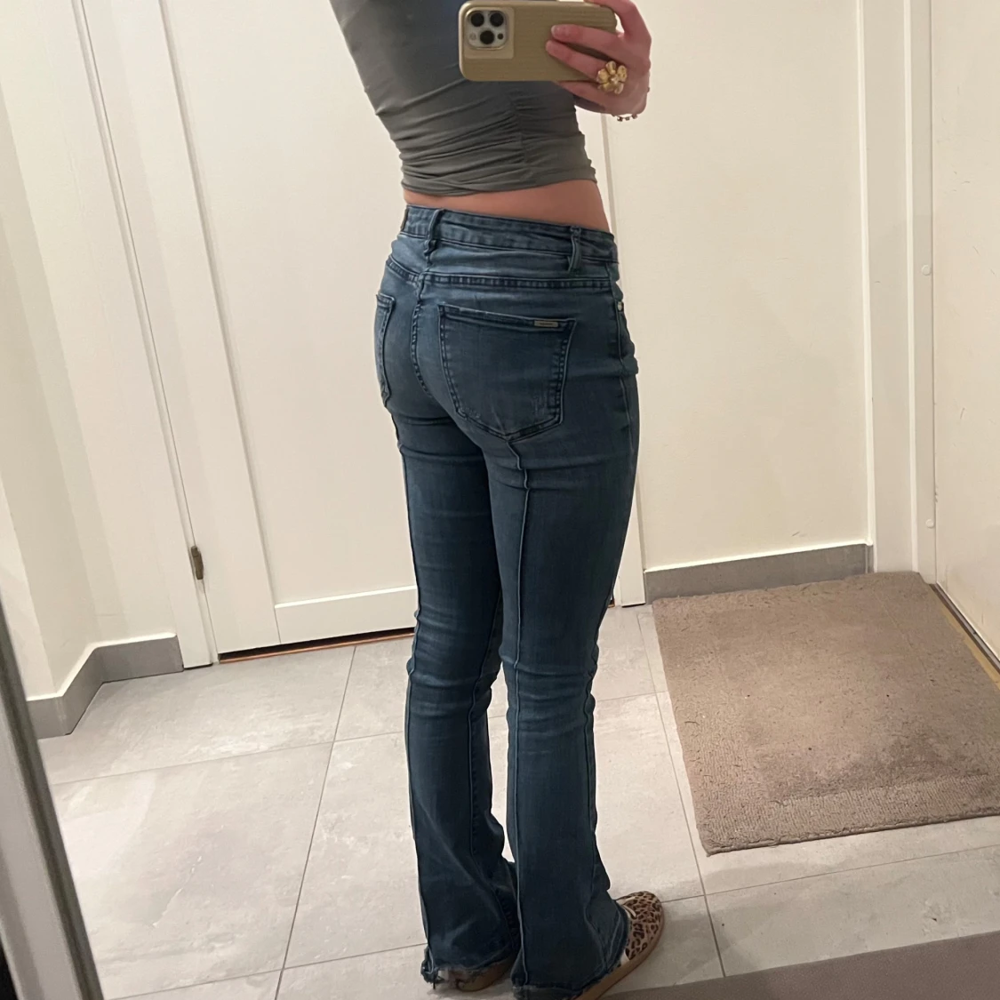 Blå bootcut jeans  - 1