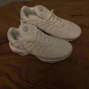 Vita Nike tns - Helt oanvända endast testade. Medföljer låda. 