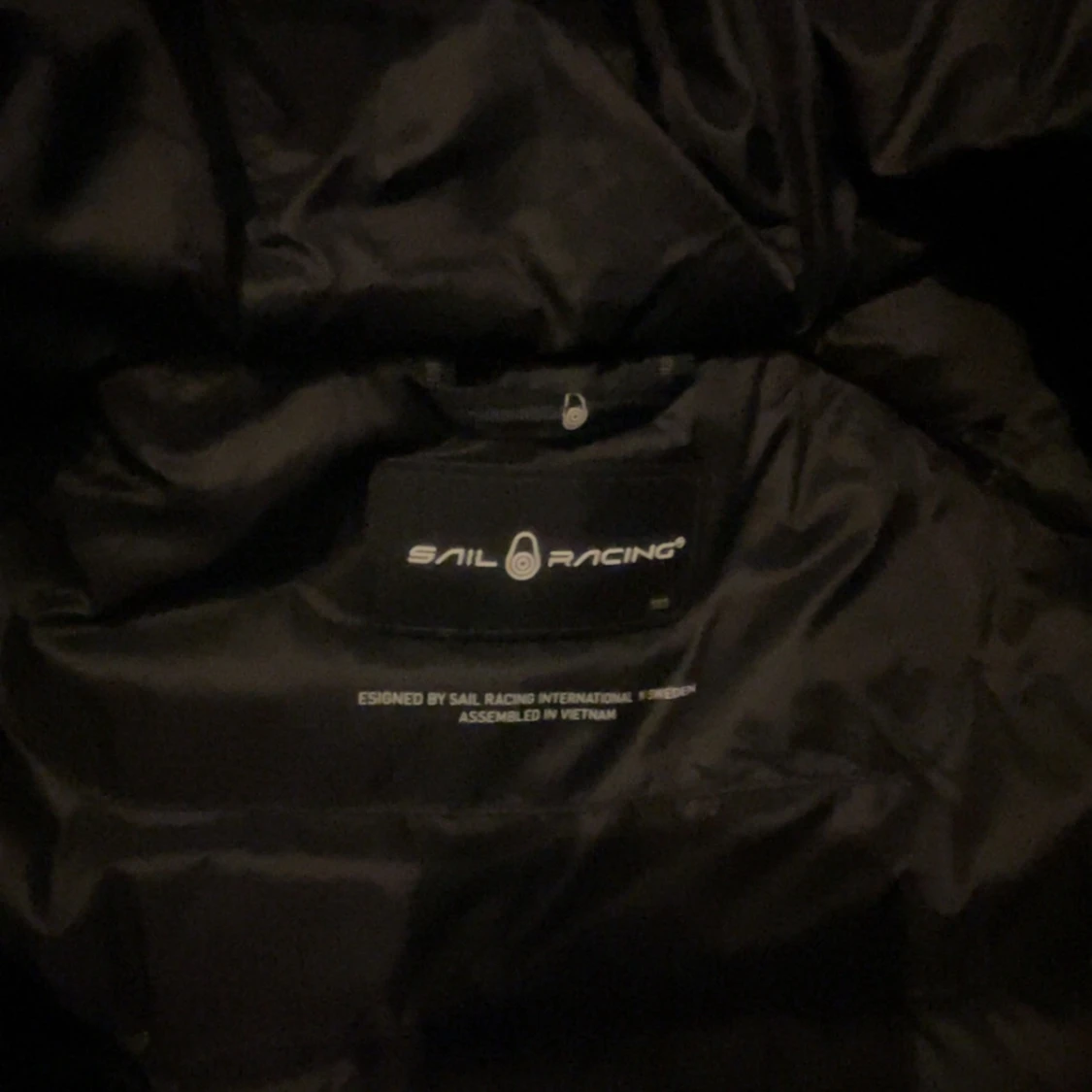 Svart pufferjacka från Sail Racing - 3