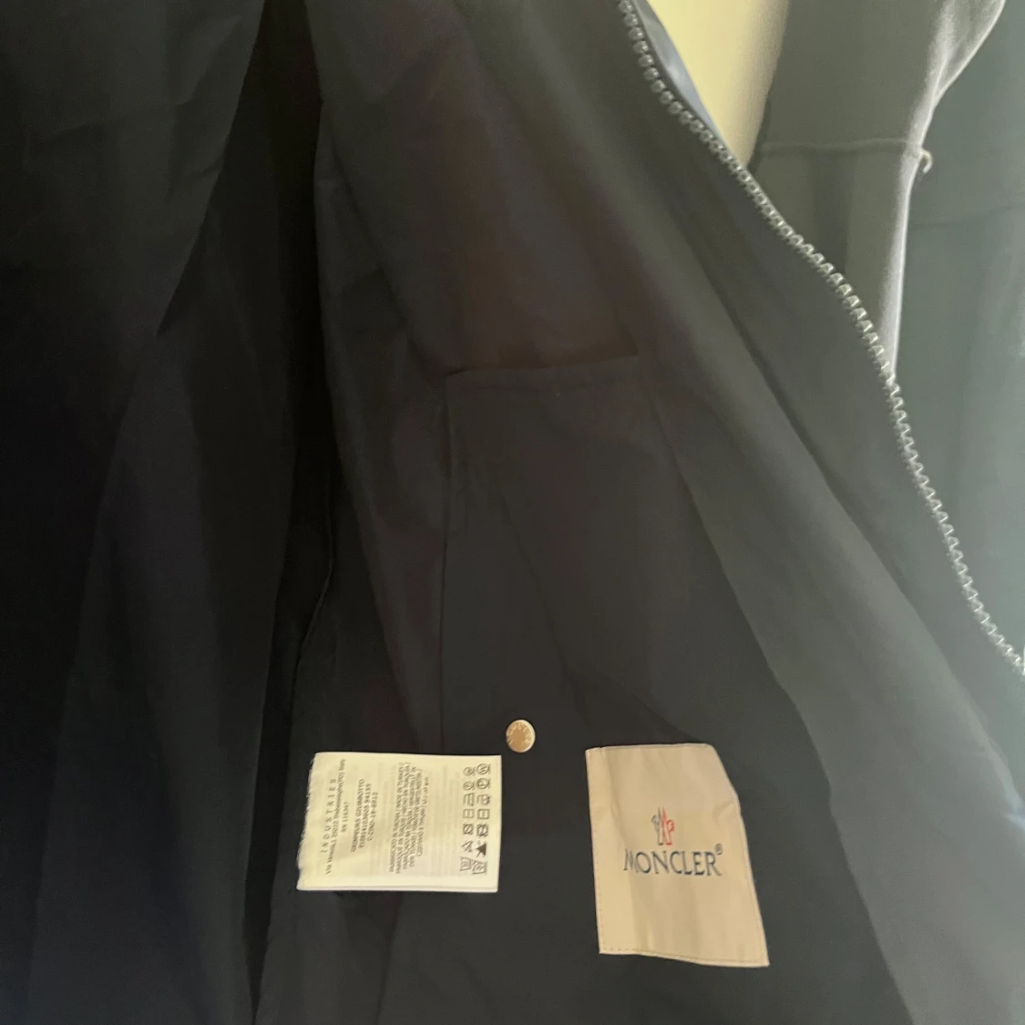 Mörkblå vindjacka från Moncler - 3