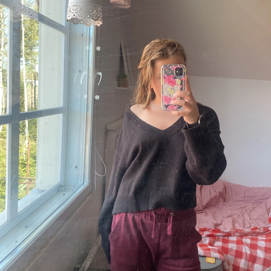 Svart stickad v-ringad tröja från Gina Tricot