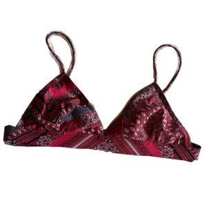 Bikini topp - Super cool bikini topp i storlek M! 