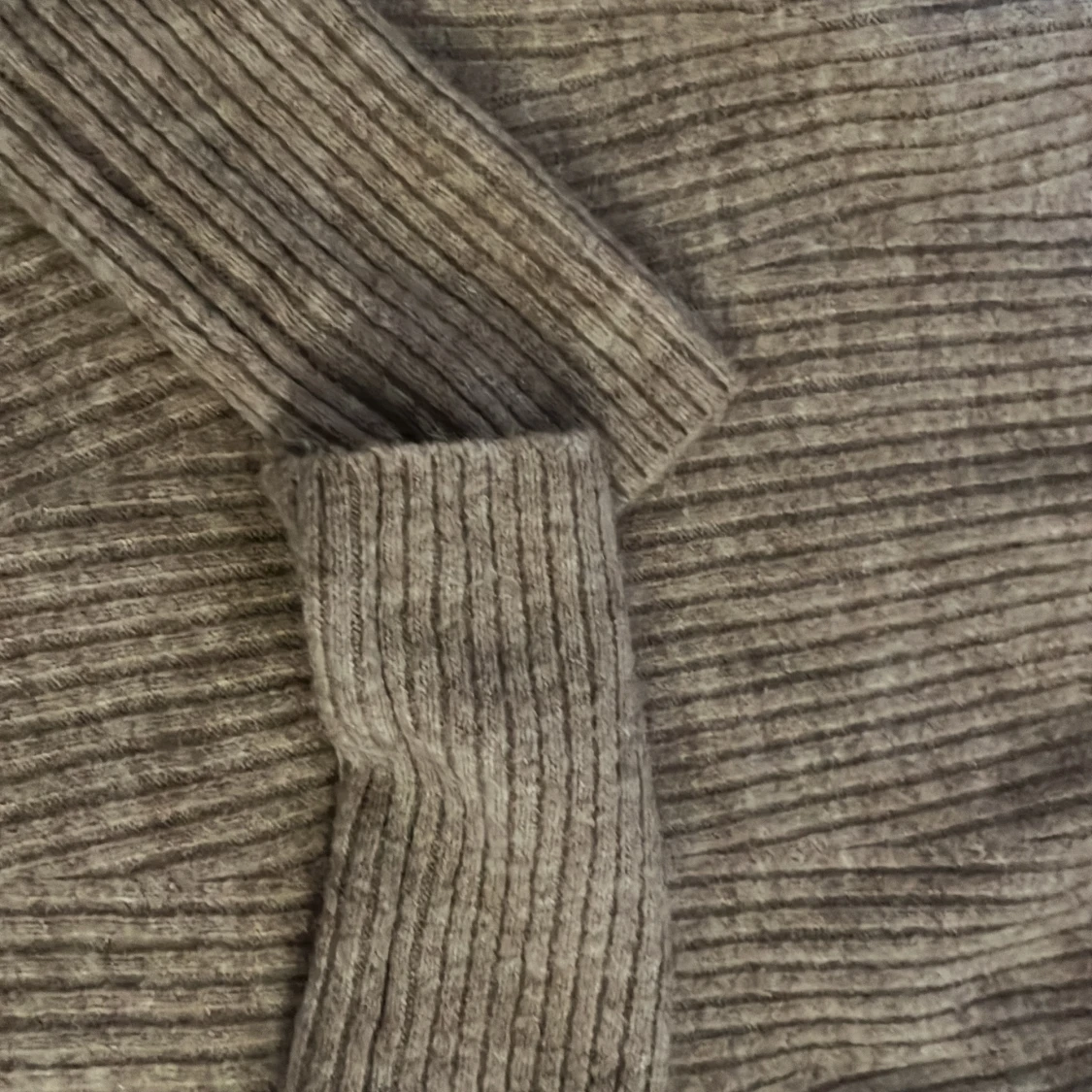 Brun grå off shoulder tröja - 1