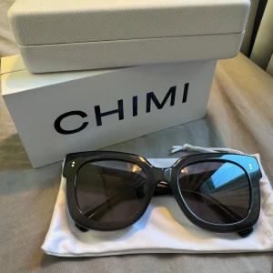Chimi 08 dark grey - Använda enstaka gånger så som nya, förpackning och fodral mm tillkommer🩷🩷